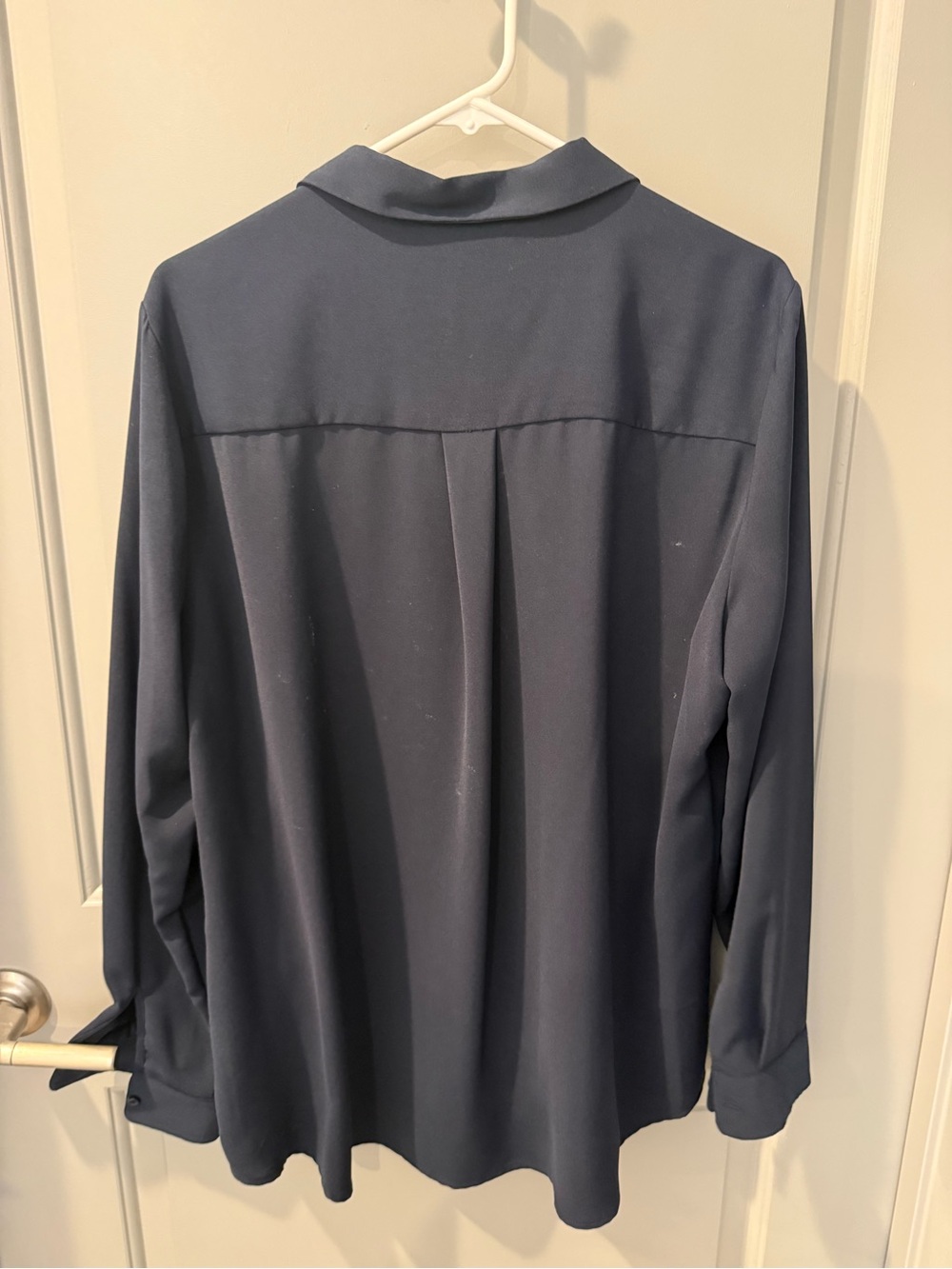 Alex Marie navy button down Women’s blose. Size XL - Picture 3 of 4